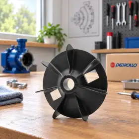 Schwarzer FAN-80 Lüfter für elektrische Pumpe mit 20 mm Wellenbohrung auf Werkbank