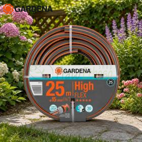 Manguera de jardín Gardena HighFLEX de 25 m y 15 mm enrollada entre flores del jardín