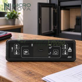 Sechs-Tasten-Display 95101900 zur Steuerung eines Kaminofens auf Holztisch