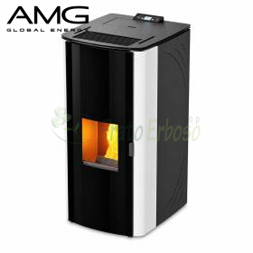 Stufa a pellet Idro DD 18 kW bianca e nera con fiamma accesa in soggiorno moderno